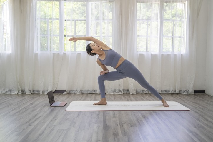 A picture showing a woman exercising. © Getty Images