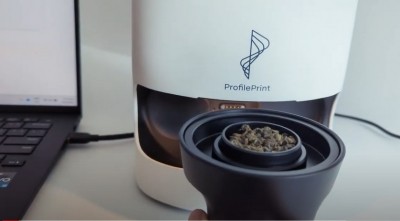 ProfilePrint analyser scanning tea leaves © ProfilePrint